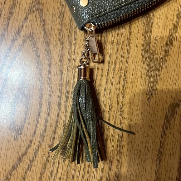 New rue 21 wristlet wallet - Picture 3 of 4